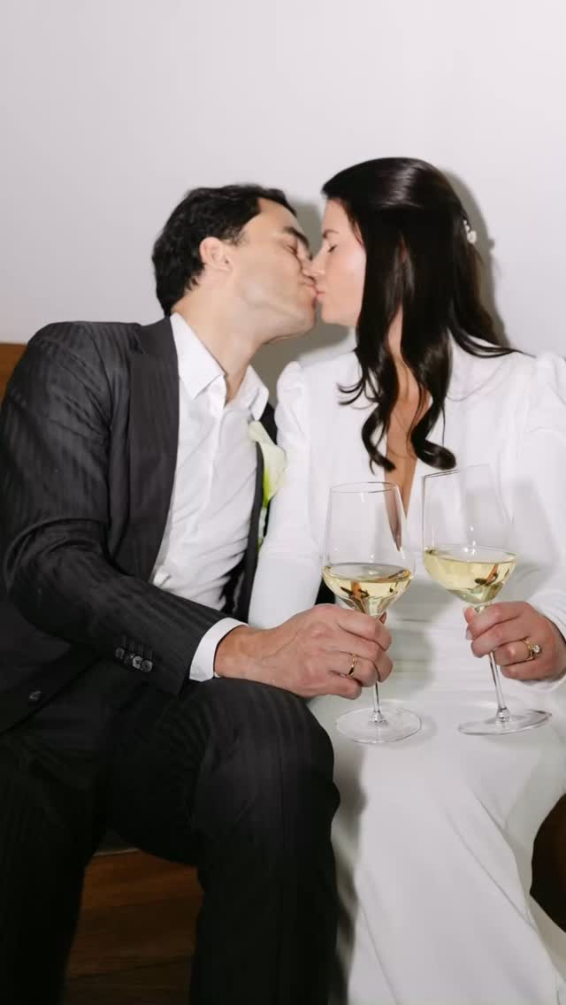 Where winter meets warmth and love feels endless.
A magical winter wedding at the iconic Hotel Riva, Konstanz 

#lakeconstanceweddingphotographer #fotografbodensee #verlobt💍 #hotelriva #bridetobe